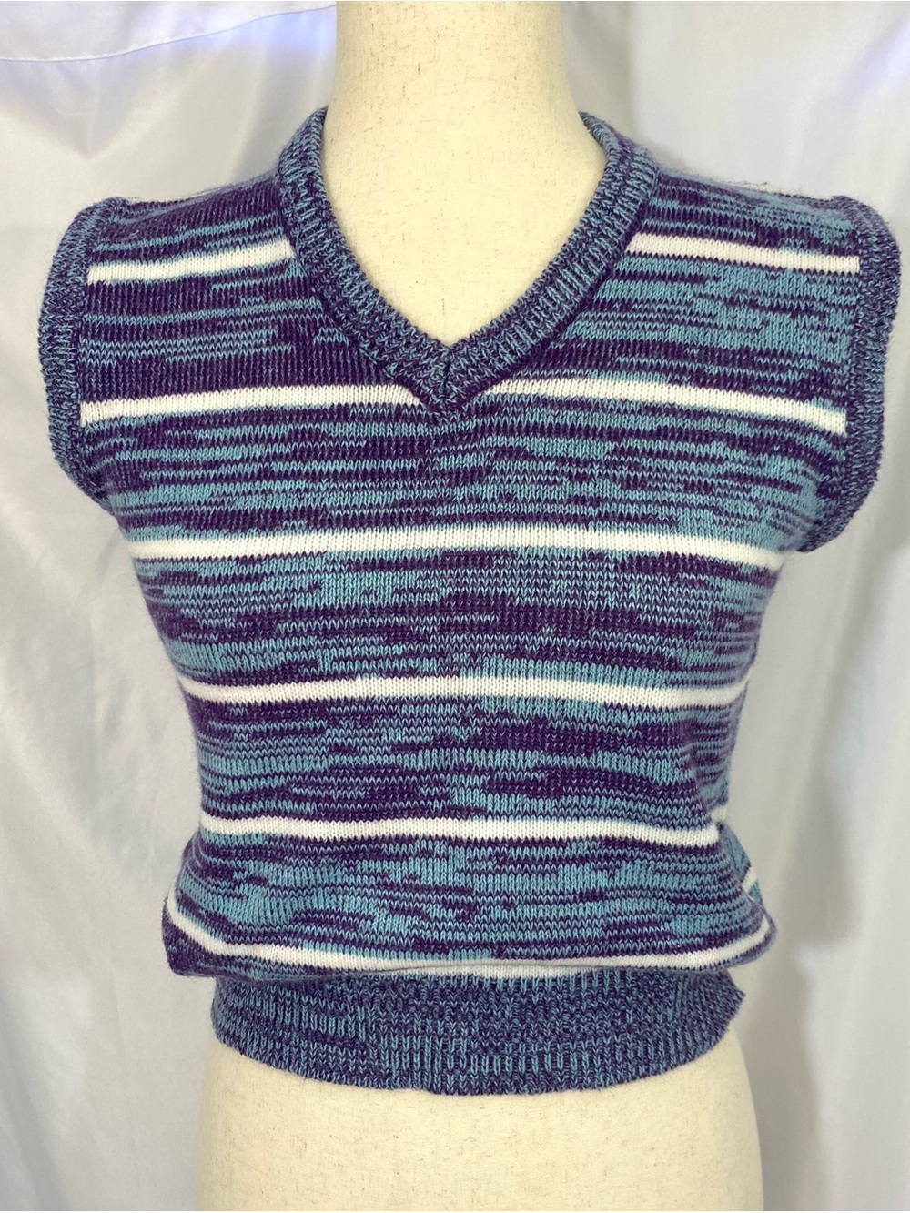 Women’s Vintage V Neck Striped Sweater Vest Size Medium Large
